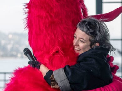 Die HSLU-Studentin Luisa Zürcher hat das Maskottchen für die Winteruniversiade entworfen.