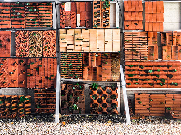 Wand mit Greenbrick